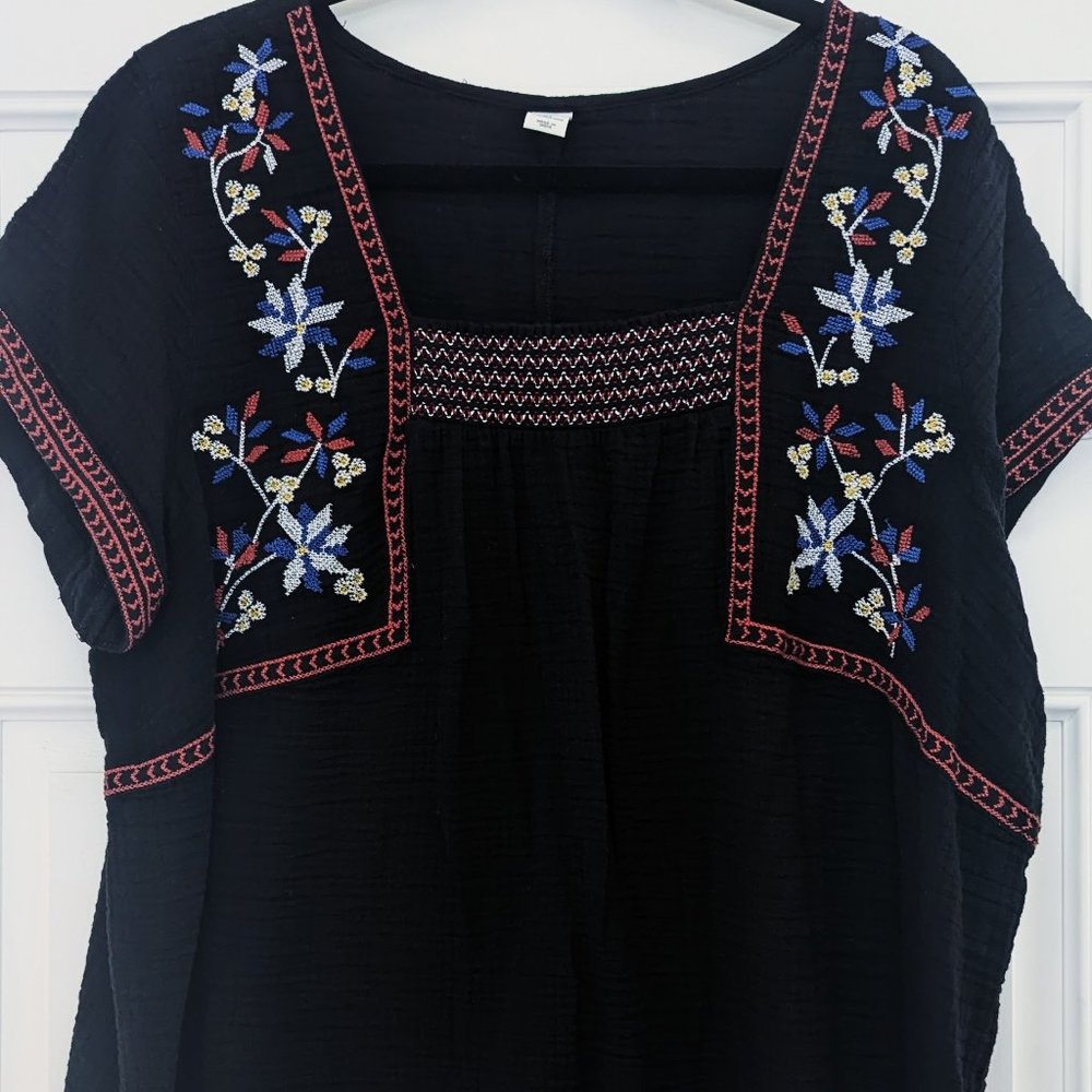 Black Embroidered Short Sleeve Blouse